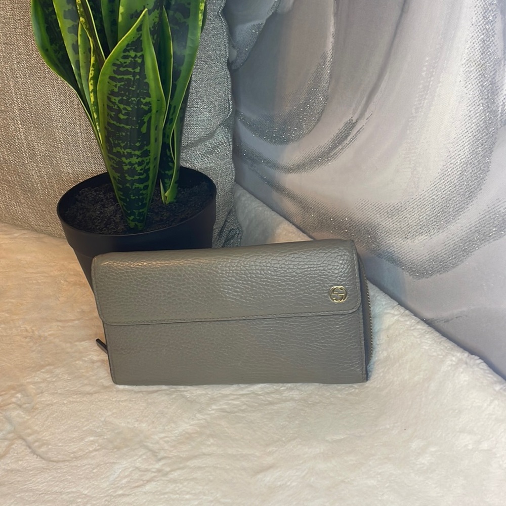Gucci GG Leather Long Trifold